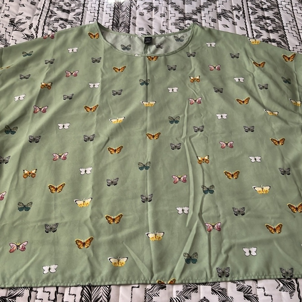 Emery Rose Butterflies Top Blouse Size 5XL - Picture 4 of 12
